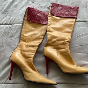 Read and beige Boots